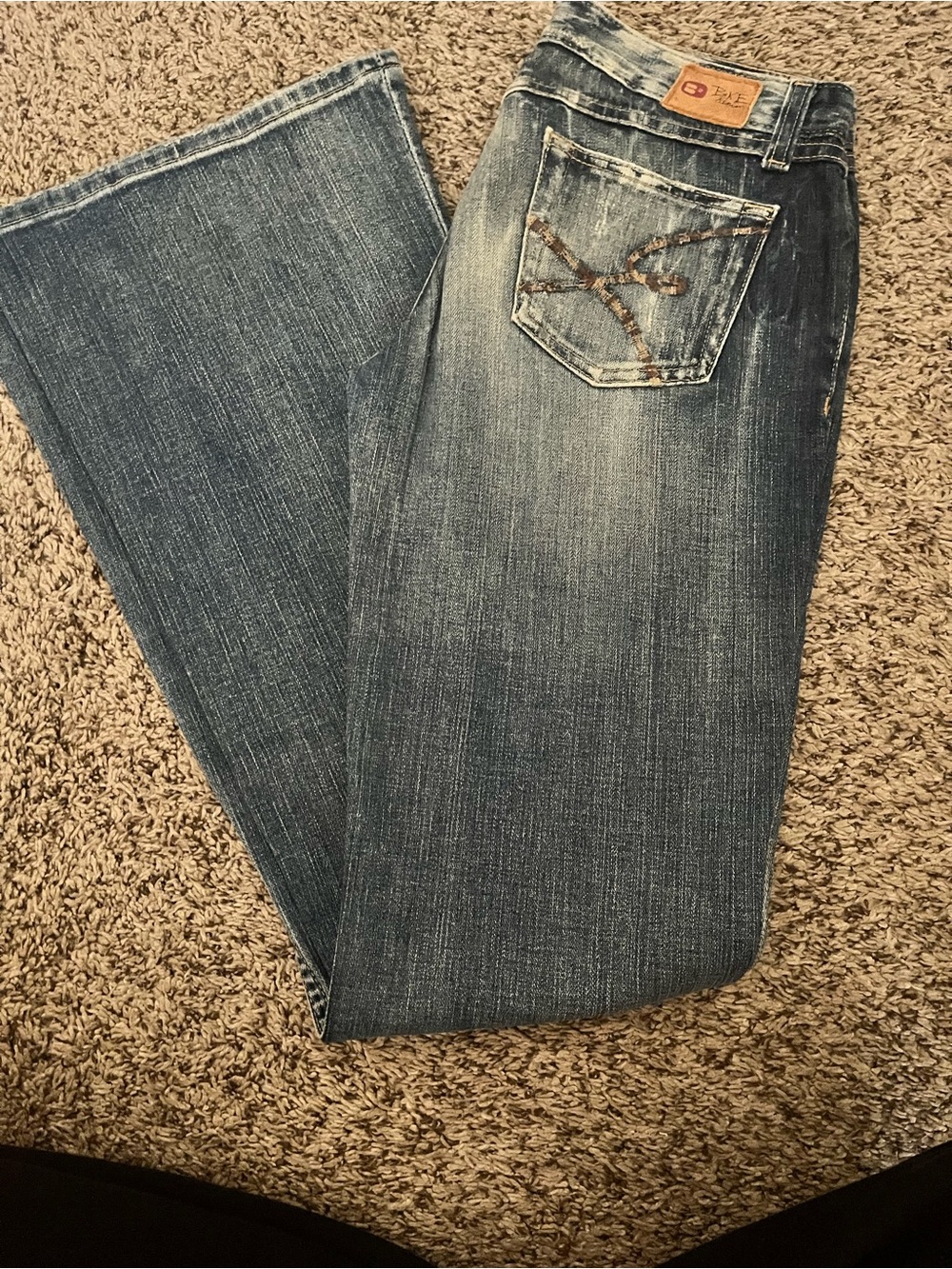 BKE Women’s Flare Jeans in Washed Blue with Embroidered Pocket